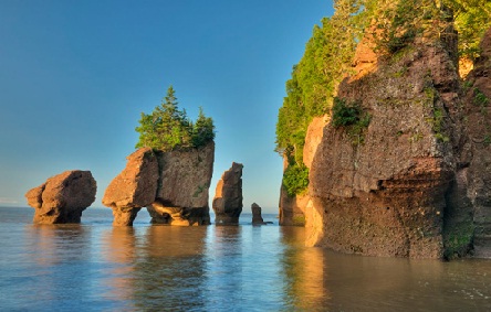 Hopewell Rocks or Flowerpot rocks in New Brunswick | Attractions Canada